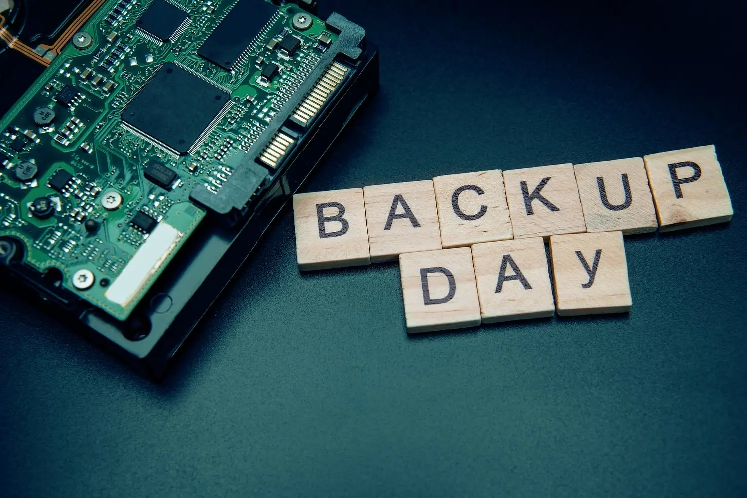 Jak stworzyć efektywny system backupu danych w firmie